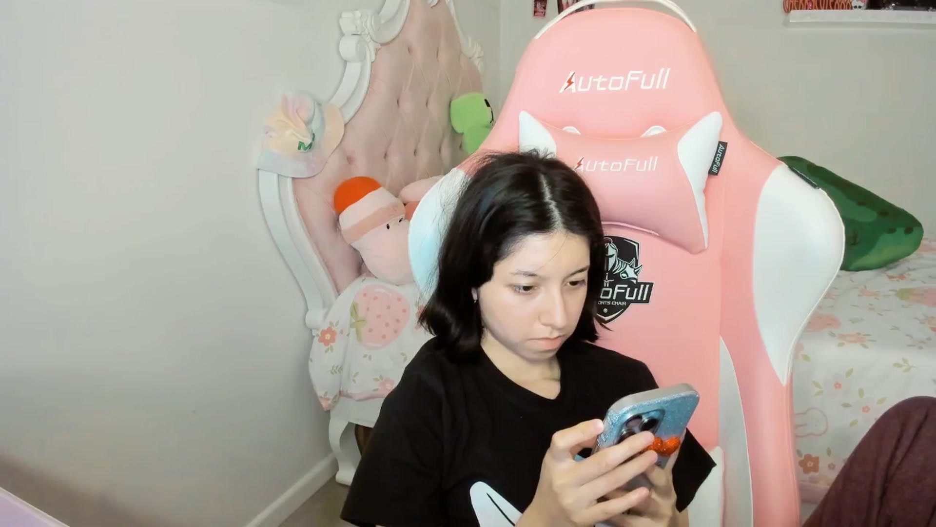 Gallery image thumbnail from Cherrycute666's myfreecams stream on, 09/28/2025, 08:31 image 17 of 20