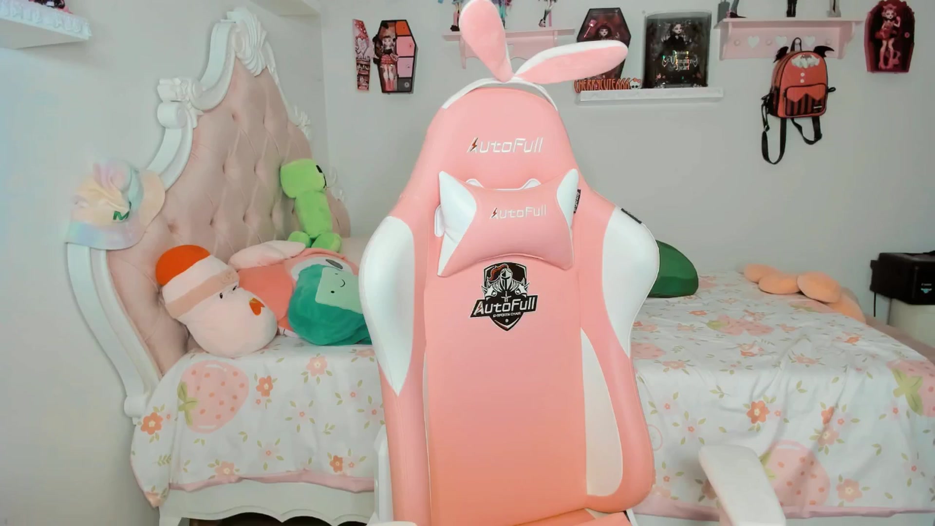 Gallery image thumbnail from Cherrycute666's myfreecams stream on, 09/29/2025, 05:05 image 19 of 20