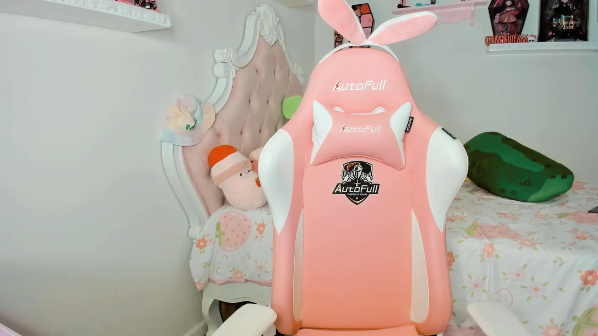 Gallery image thumbnail from Cherrycute666's myfreecams stream on, 09/29/2025, 05:18 image 8 of 20