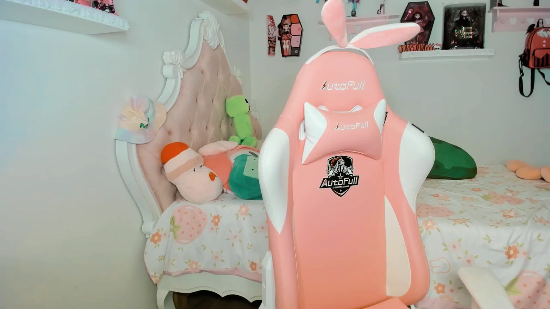 Gallery image thumbnail from Cherrycute666's myfreecams stream on, 09/29/2025, 05:18 image 15 of 20