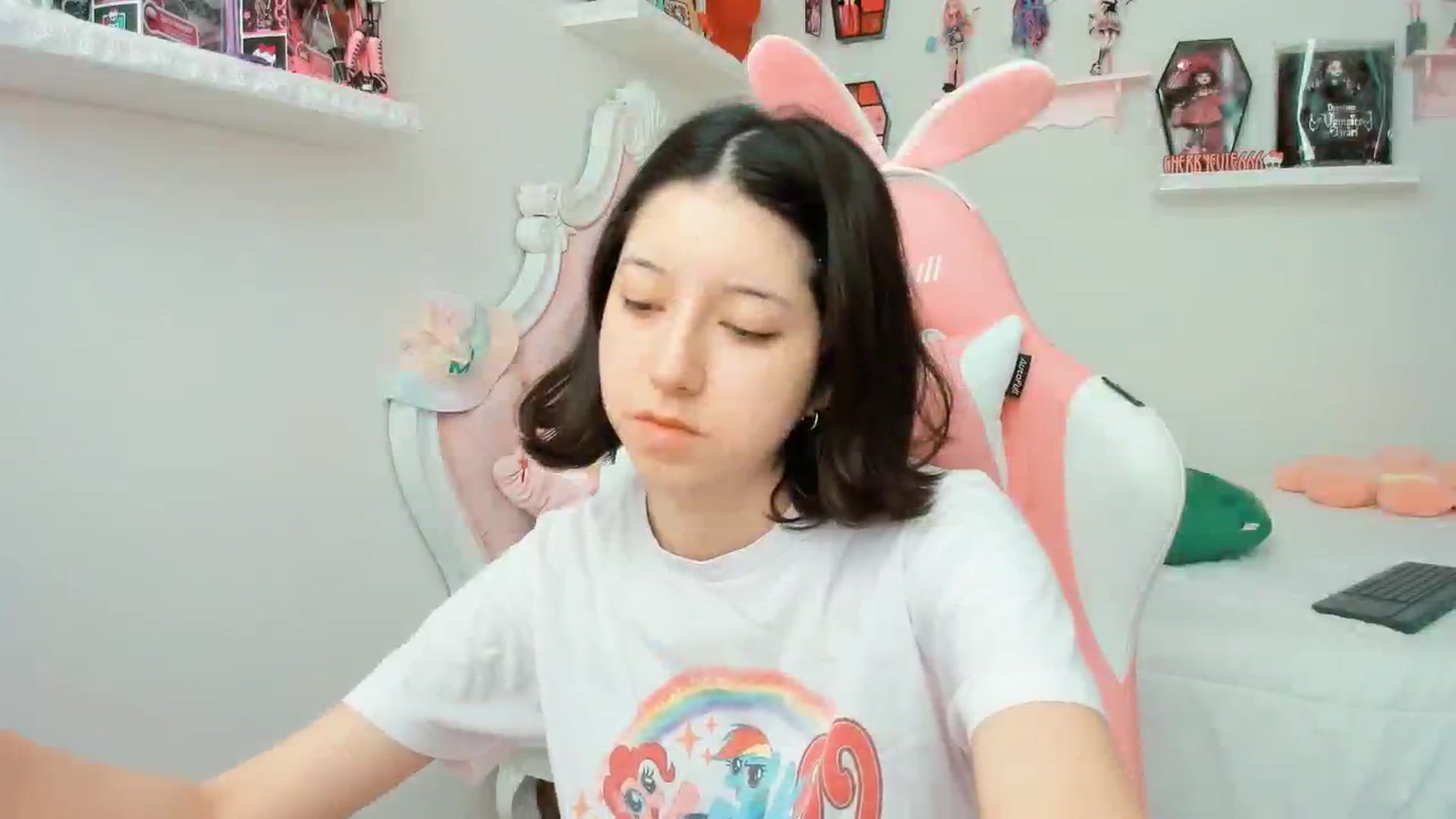 Gallery image thumbnail from Cherrycute666's myfreecams stream on, 10/02/2025, 20:34 image 15 of 20