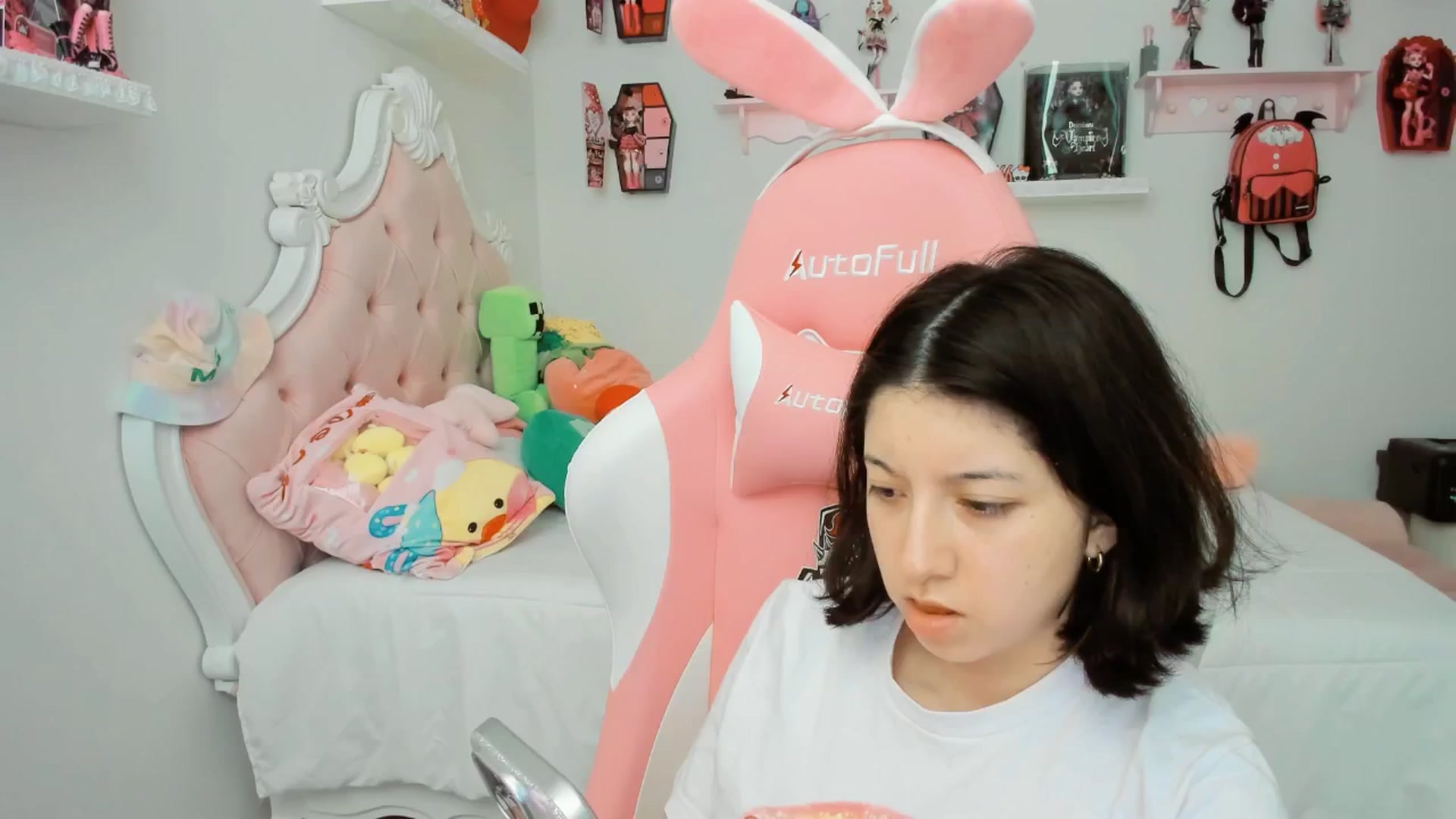 Gallery image thumbnail from Cherrycute666's myfreecams stream on, 10/02/2025, 21:45 image 15 of 20