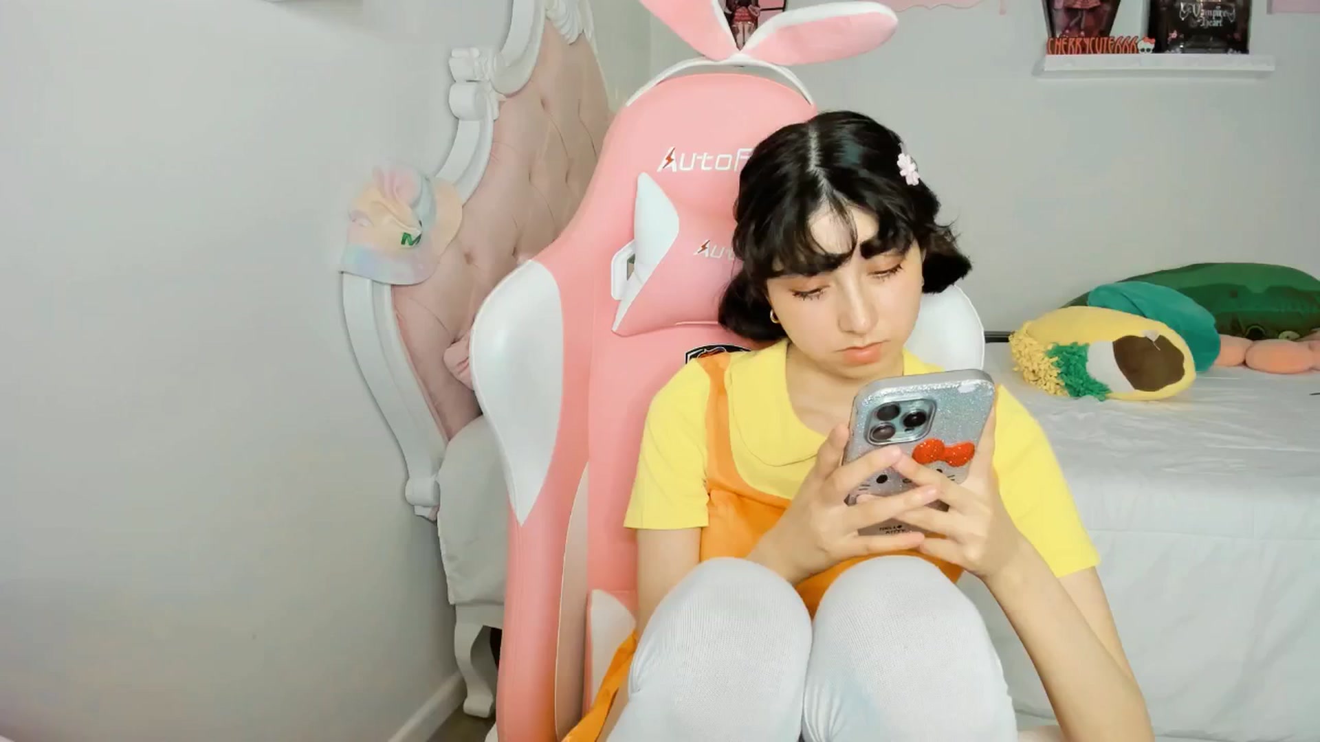 Gallery image thumbnail from Cherrycute666's myfreecams stream on, 10/04/2025, 03:44 image 16 of 20