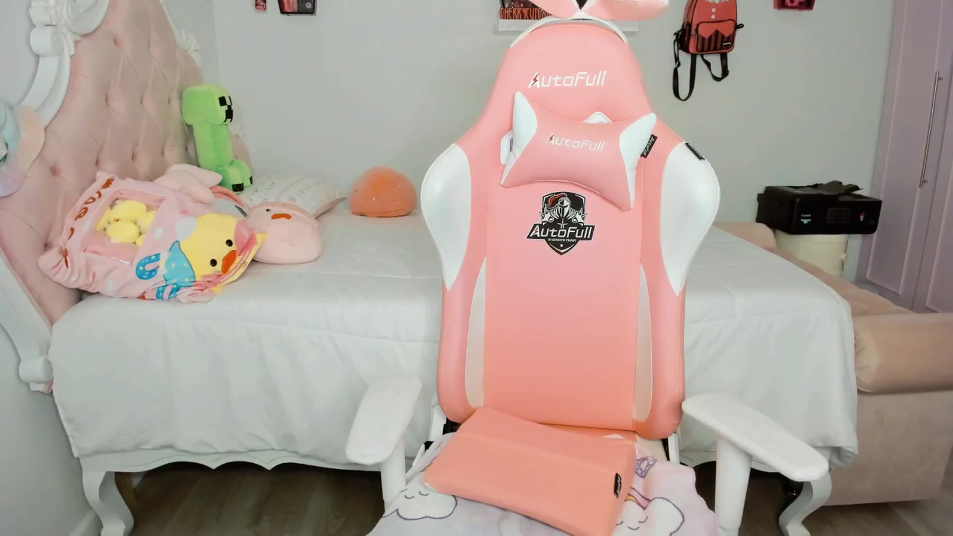 Gallery image thumbnail from Cherrycute666's myfreecams stream on, 10/04/2025, 06:03 image 20 of 20