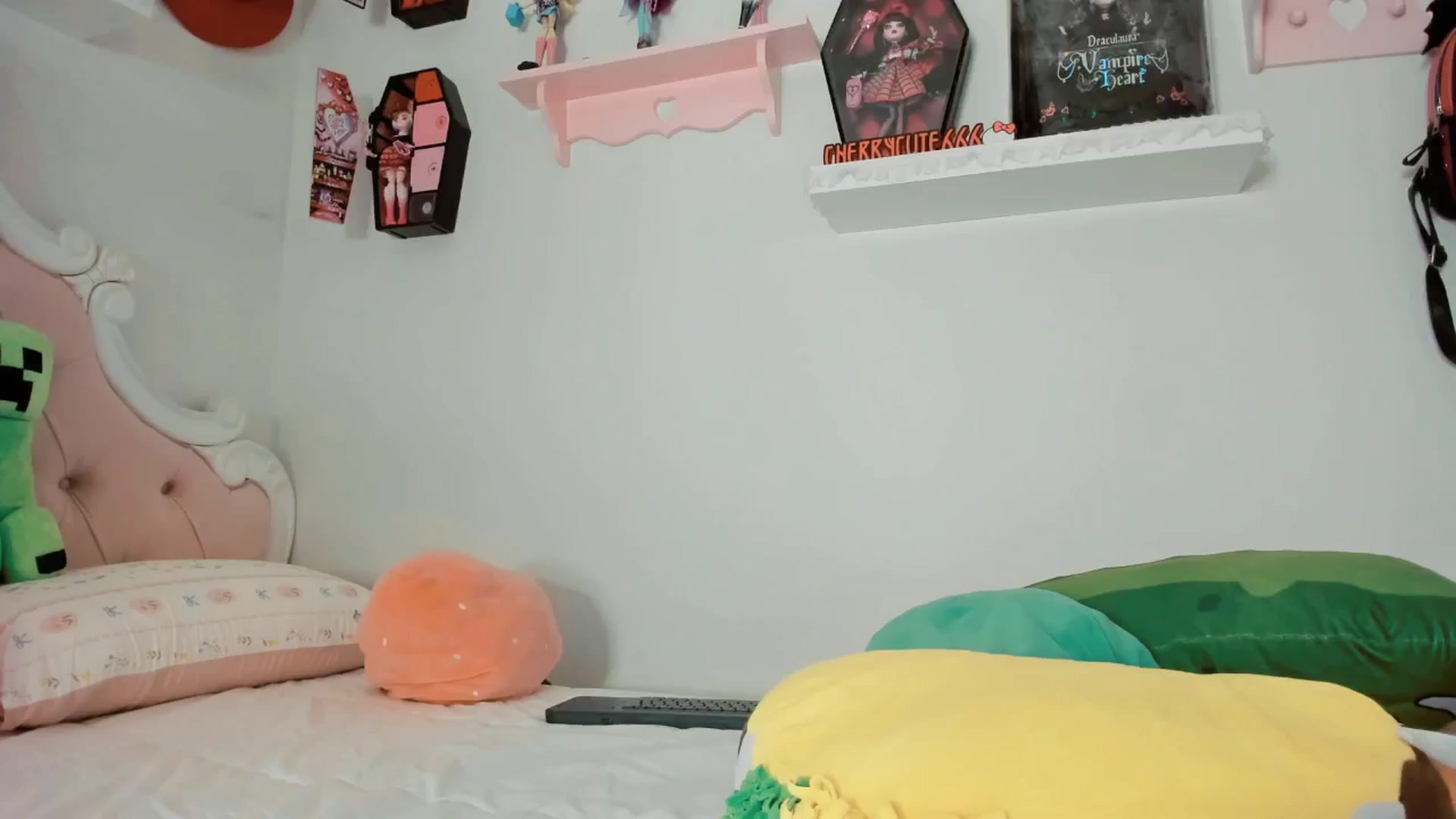 Gallery image thumbnail from Cherrycute666's myfreecams stream on, 10/04/2025, 06:03 image 1 of 20