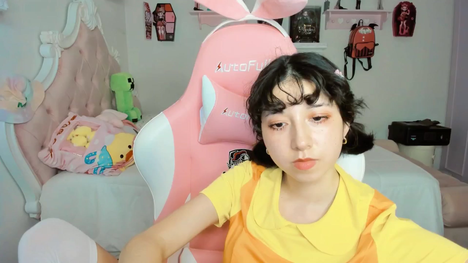 Gallery image thumbnail from Cherrycute666's myfreecams stream on, 10/04/2025, 06:03 image 16 of 20