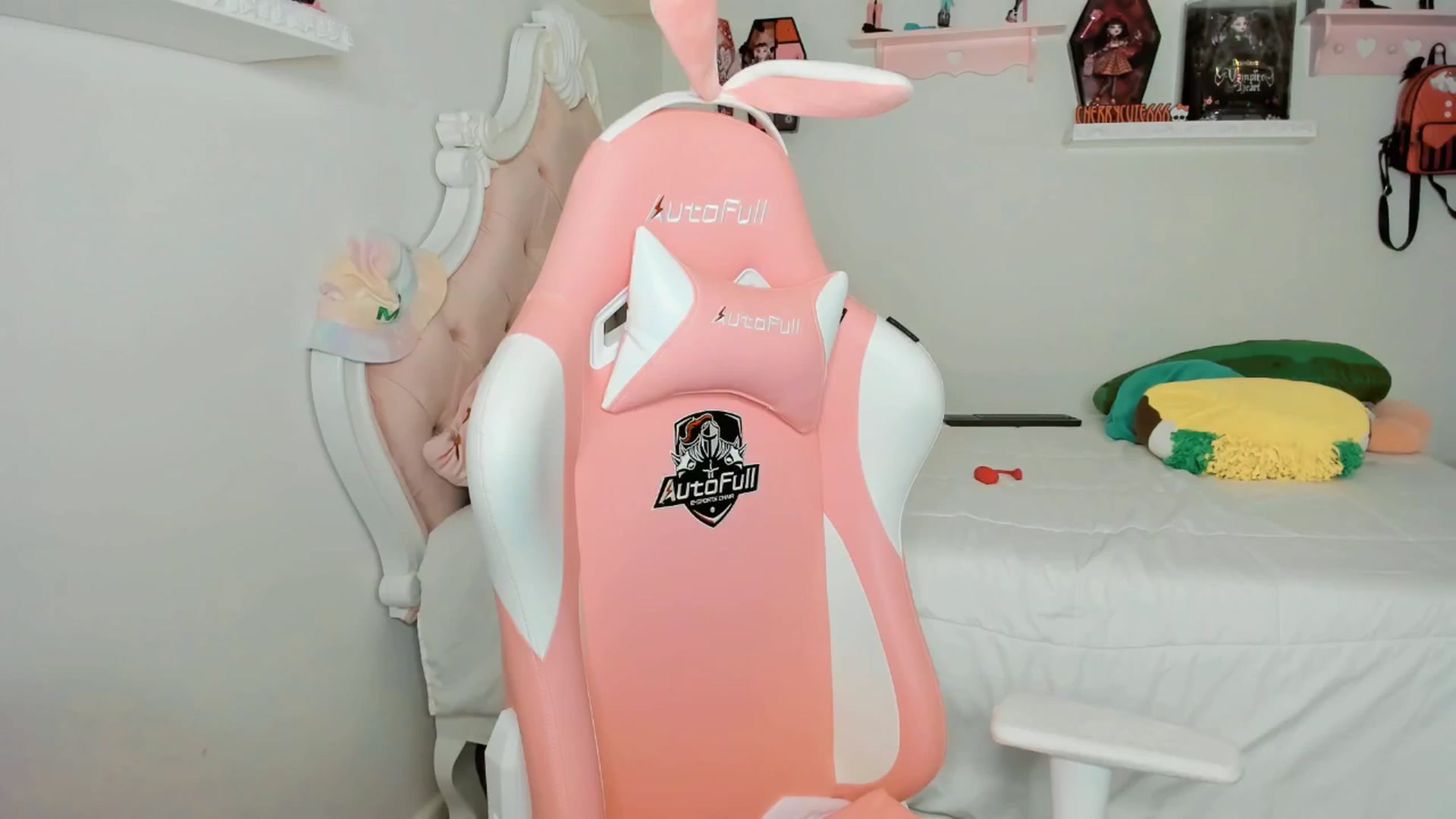 Gallery image thumbnail from Cherrycute666's myfreecams stream on, 10/04/2025, 06:03 image 14 of 20