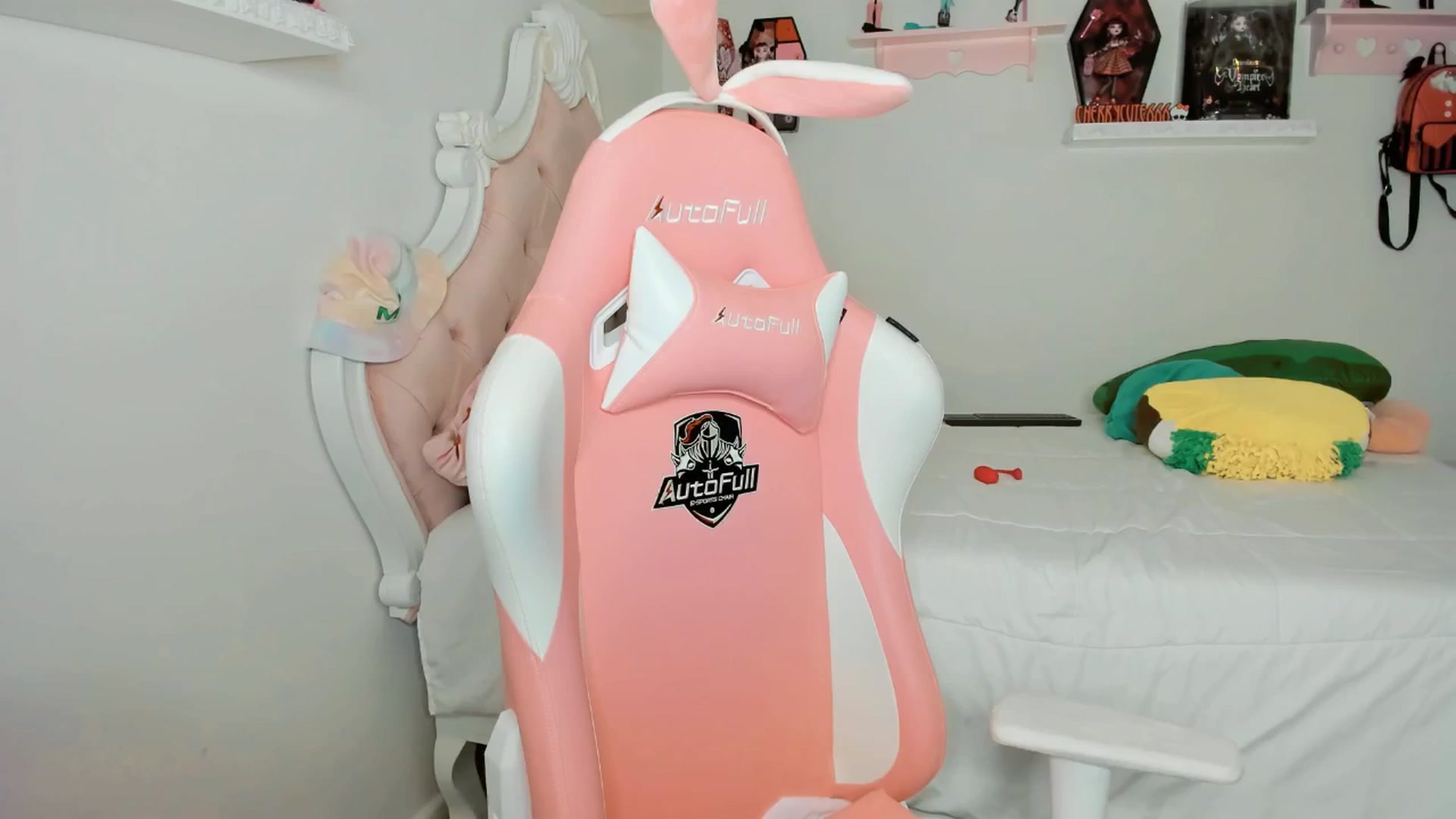 Gallery image thumbnail from Cherrycute666's myfreecams stream on, 10/04/2025, 06:03 image 13 of 20