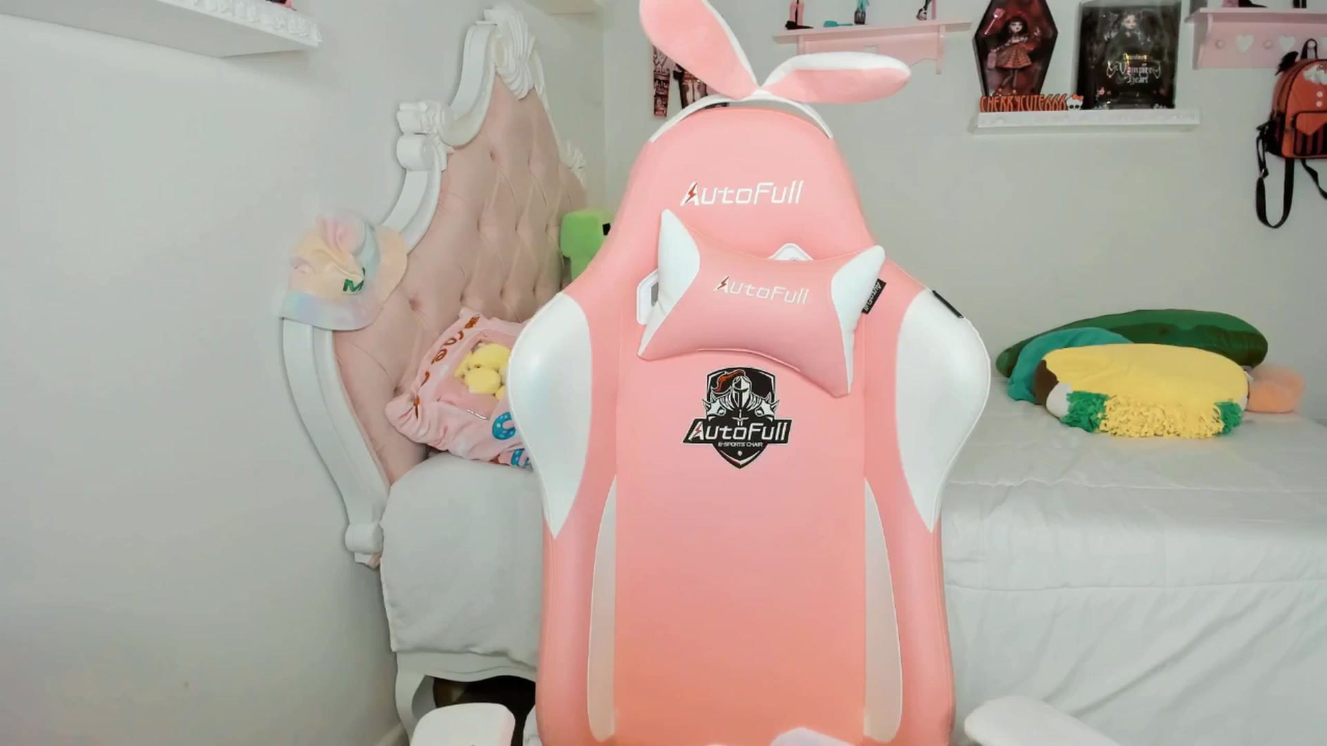 Gallery image thumbnail from Cherrycute666's myfreecams stream on, 10/04/2025, 06:03 image 12 of 20