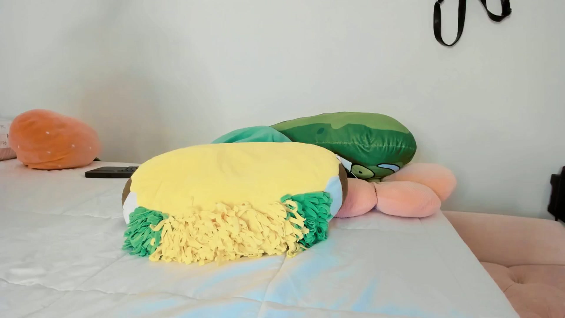 Gallery image thumbnail from Cherrycute666's myfreecams stream on, 10/04/2025, 06:03 image 6 of 20