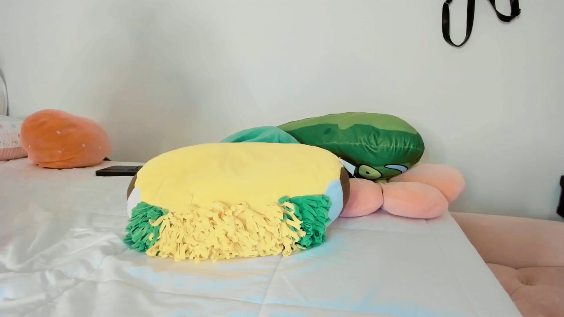 Gallery image thumbnail from Cherrycute666's myfreecams stream on, 10/04/2025, 06:03 image 7 of 20