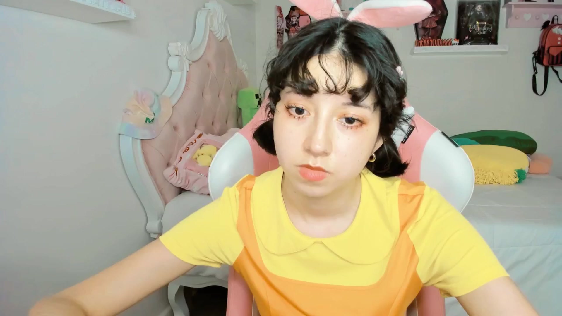 Gallery image thumbnail from Cherrycute666's myfreecams stream on, 10/04/2025, 06:03 image 15 of 20