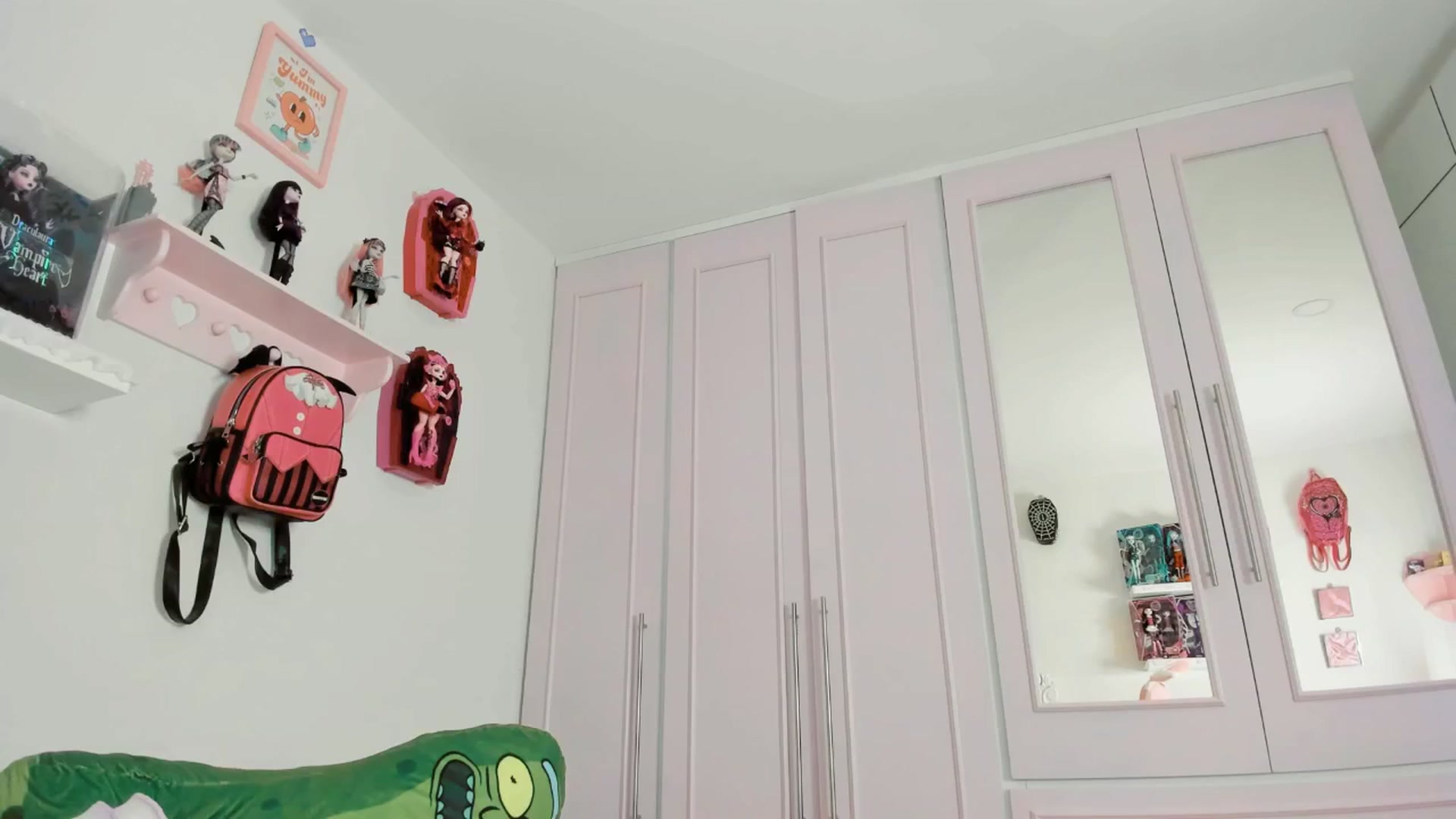Gallery image thumbnail from Cherrycute666's myfreecams stream on, 10/04/2025, 10:26 image 17 of 20