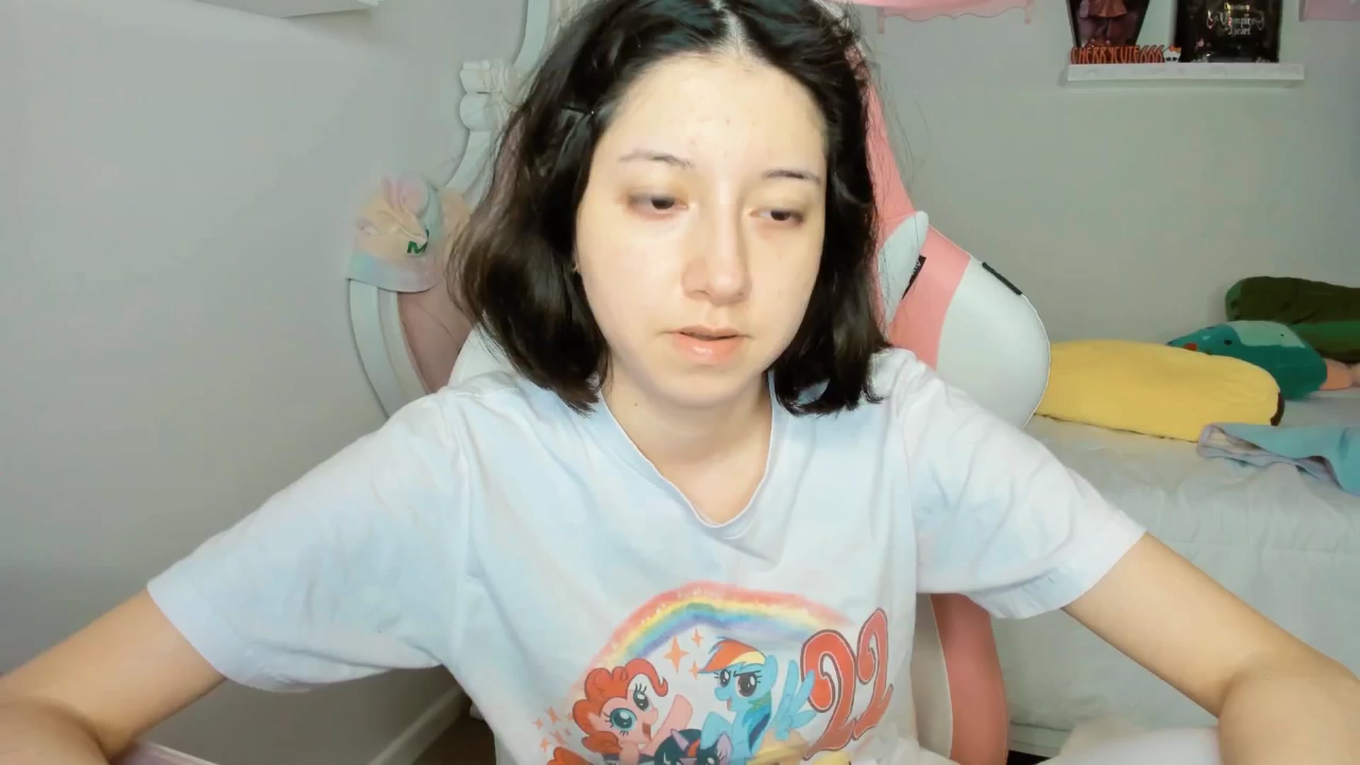 Gallery image thumbnail from Cherrycute666's myfreecams stream on, 10/04/2025, 10:26 image 10 of 20