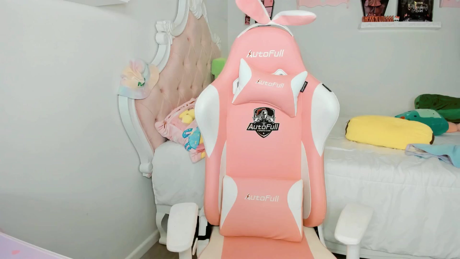 Gallery image thumbnail from Cherrycute666's myfreecams stream on, 10/04/2025, 10:26 image 11 of 20