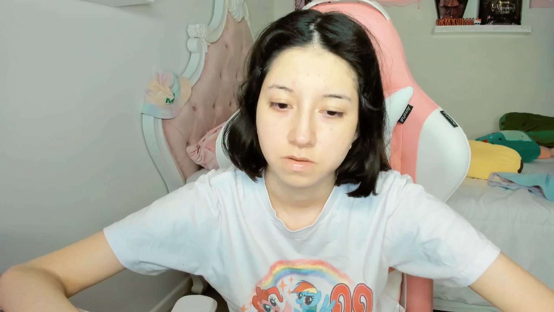 Gallery image thumbnail from Cherrycute666's myfreecams stream on, 10/04/2025, 10:26 image 9 of 20
