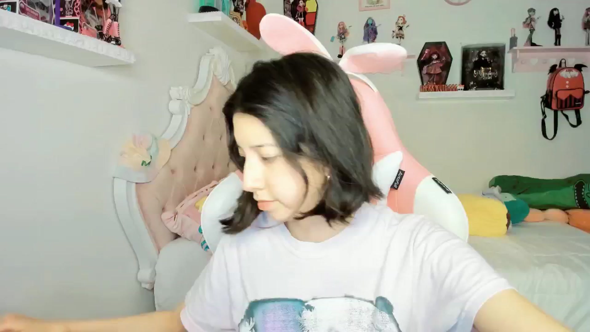 Gallery image thumbnail from Cherrycute666's myfreecams stream on, 10/05/2025, 02:37 image 15 of 20