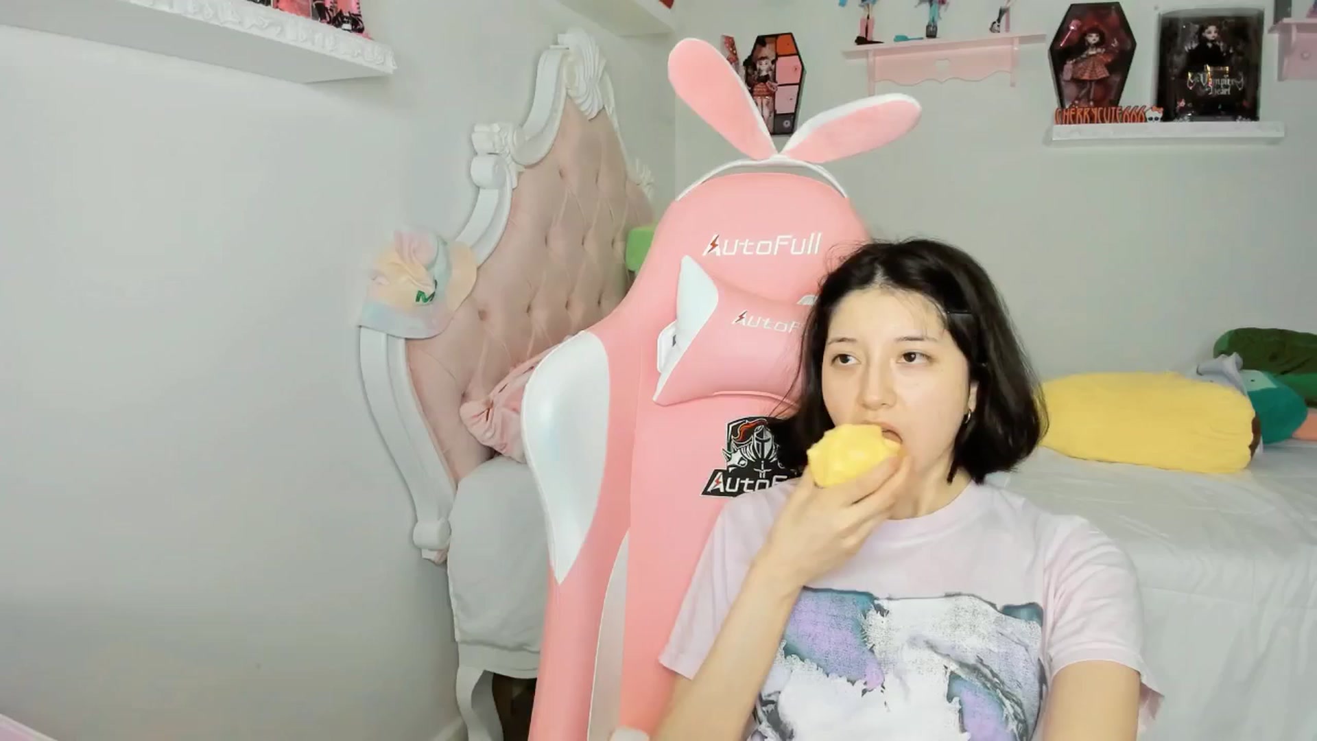 Gallery image thumbnail from Cherrycute666's myfreecams stream on, 10/05/2025, 02:37 image 10 of 20