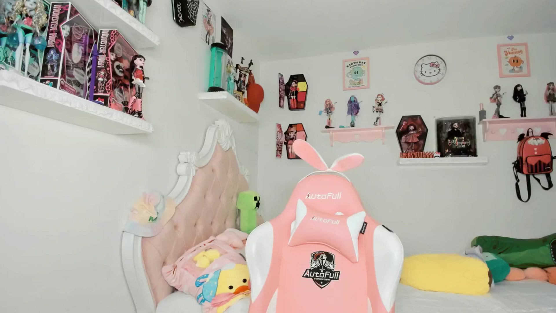 Gallery image thumbnail from Cherrycute666's myfreecams stream on, 10/05/2025, 02:37 image 11 of 20