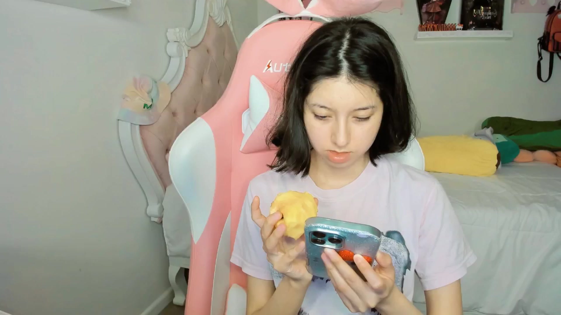 Gallery image thumbnail from Cherrycute666's myfreecams stream on, 10/05/2025, 02:37 image 12 of 20