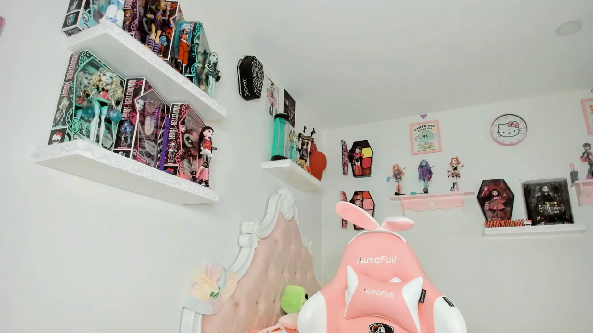 Gallery image thumbnail from Cherrycute666's myfreecams stream on, 10/05/2025, 05:05 image 12 of 20