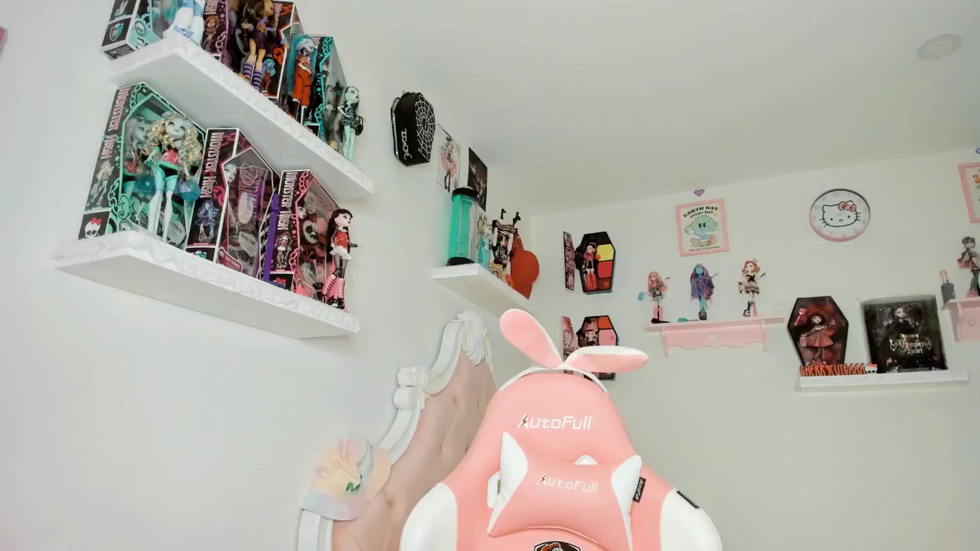 Gallery image thumbnail from Cherrycute666's myfreecams stream on, 10/05/2025, 05:05 image 6 of 20