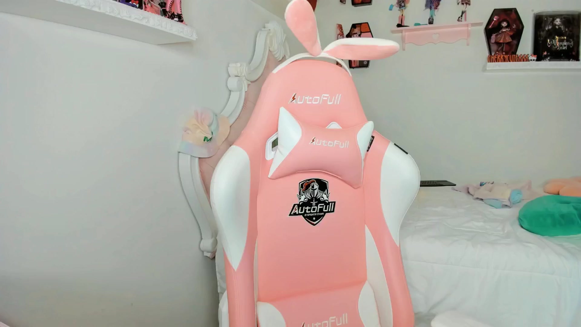 Gallery image thumbnail from Cherrycute666's myfreecams stream on, 10/05/2025, 05:05 image 17 of 20
