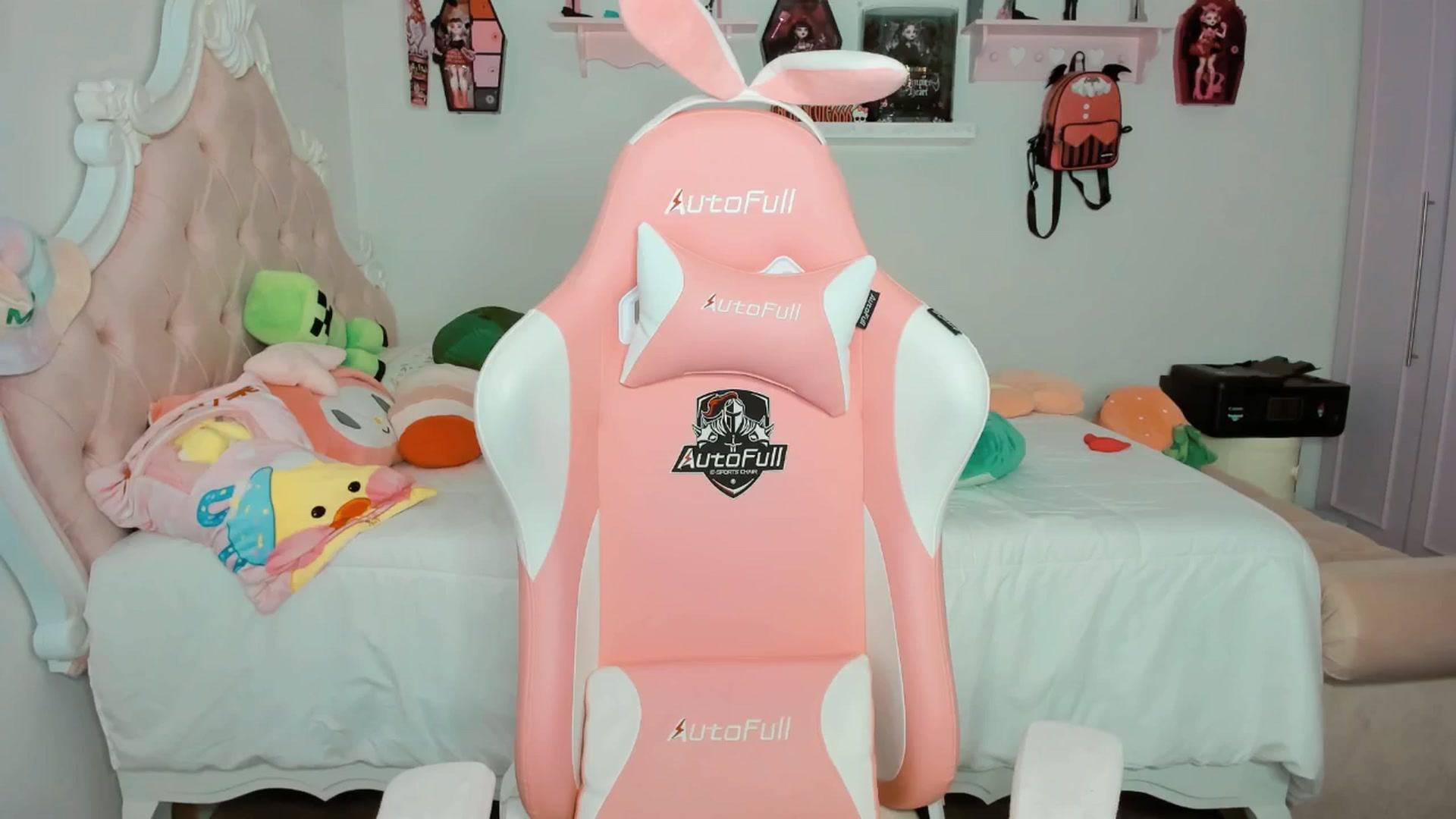 Gallery image thumbnail from Cherrycute666's myfreecams stream on, 10/05/2025, 08:43 image 13 of 20
