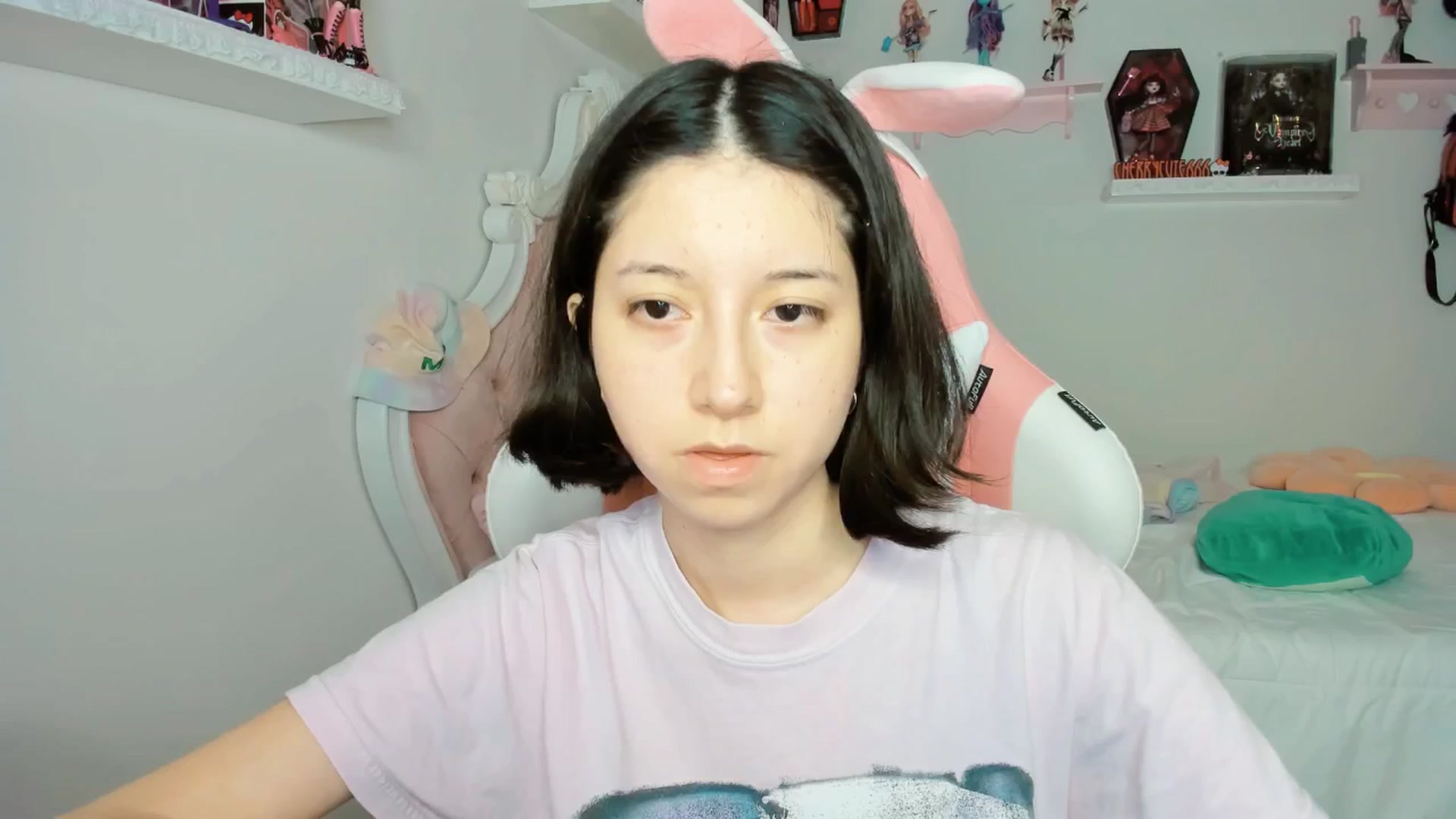 Gallery image thumbnail from Cherrycute666's myfreecams stream on, 10/05/2025, 08:43 image 15 of 20