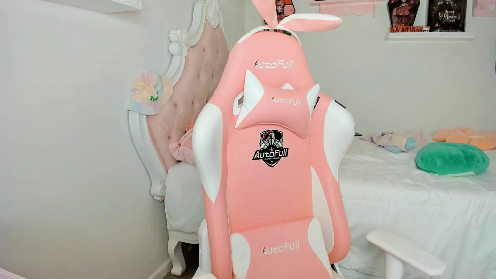Gallery image thumbnail from Cherrycute666's myfreecams stream on, 10/05/2025, 08:43 image 10 of 20