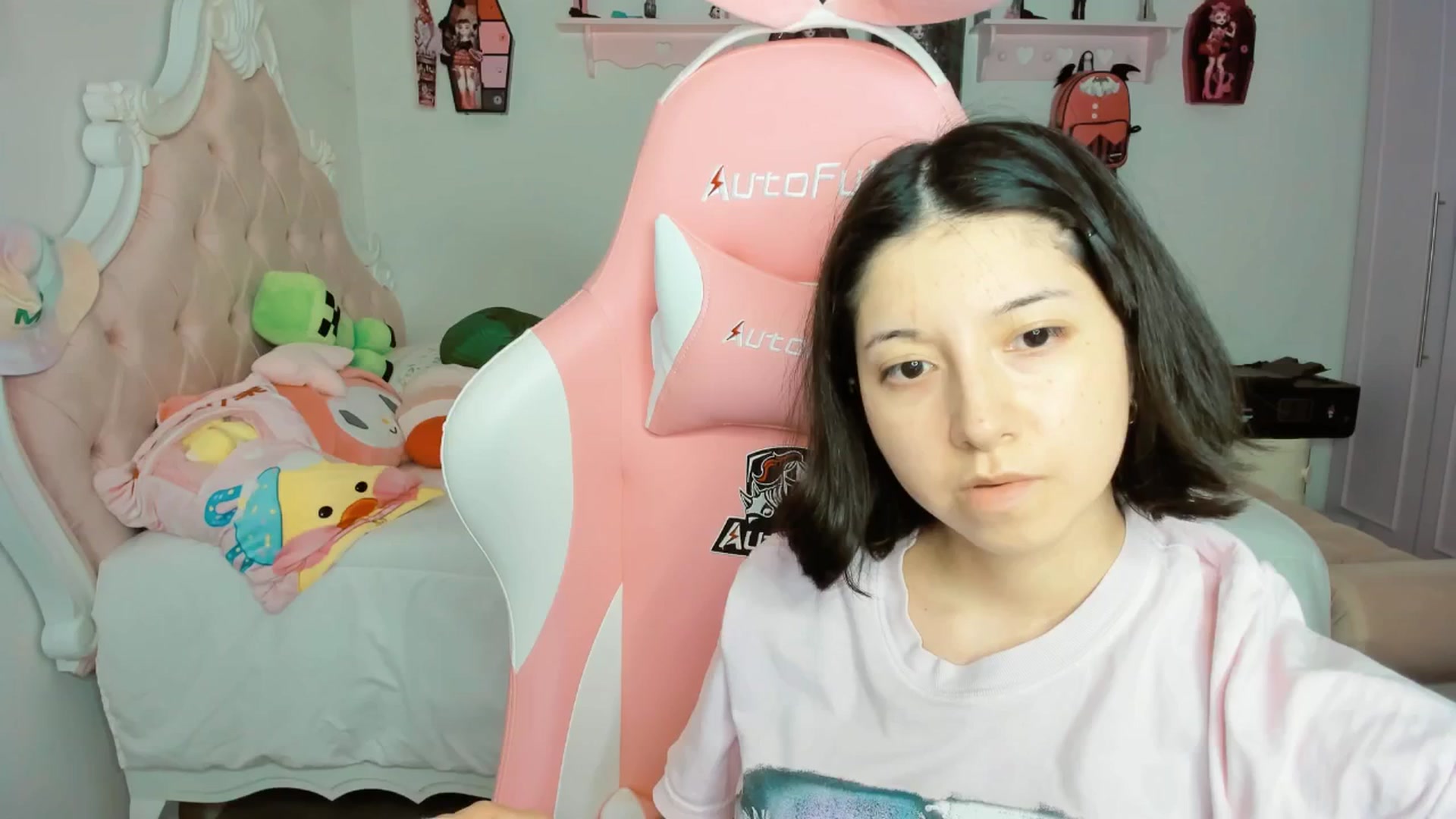 Gallery image thumbnail from Cherrycute666's myfreecams stream on, 10/05/2025, 08:43 image 12 of 20
