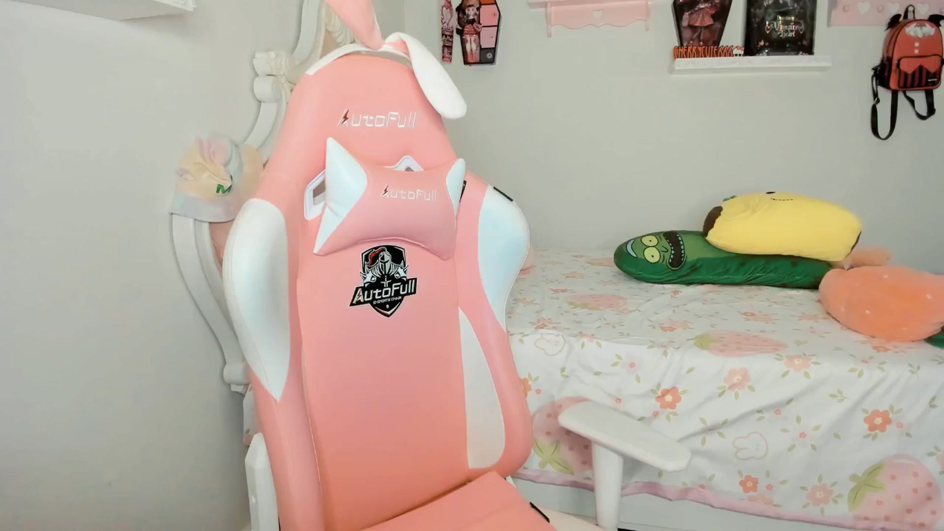 Gallery image thumbnail from Cherrycute666's myfreecams stream on, 10/10/2025, 04:04 image 10 of 20