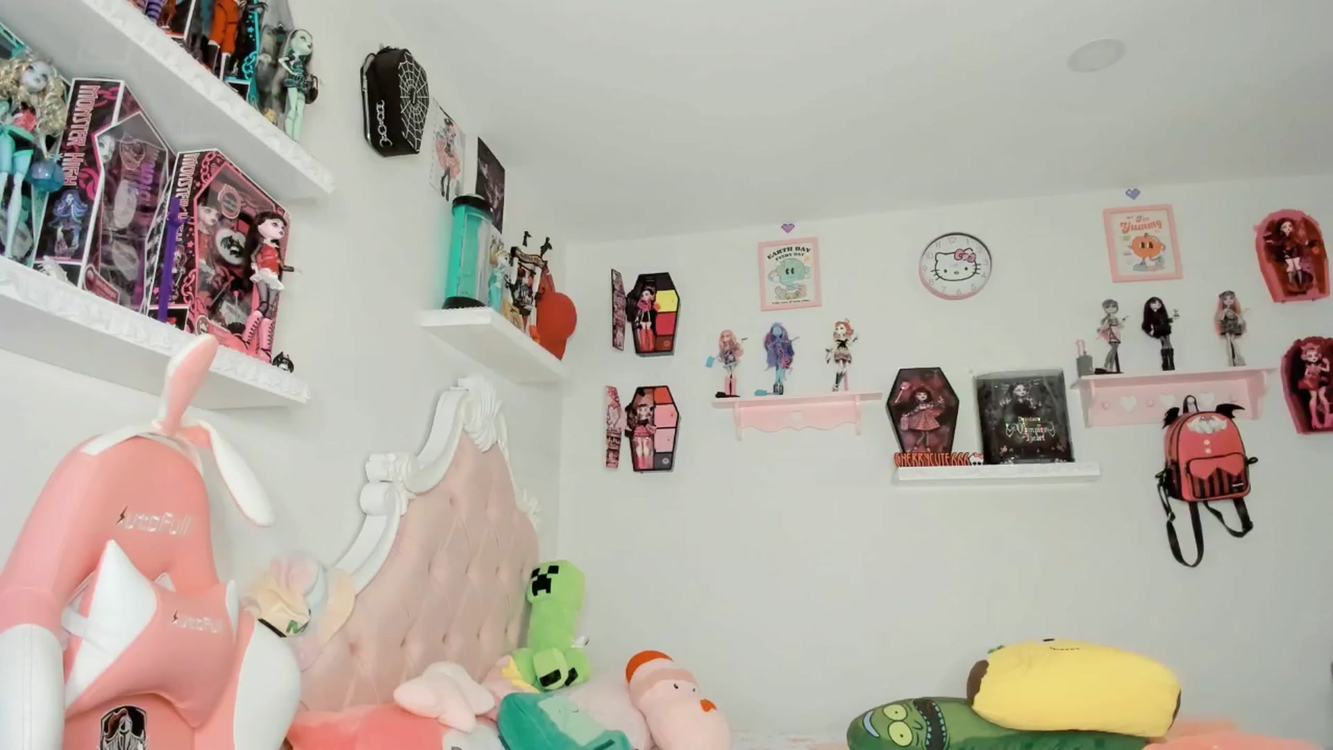 Gallery image thumbnail from Cherrycute666's myfreecams stream on, 10/10/2025, 04:04 image 7 of 20