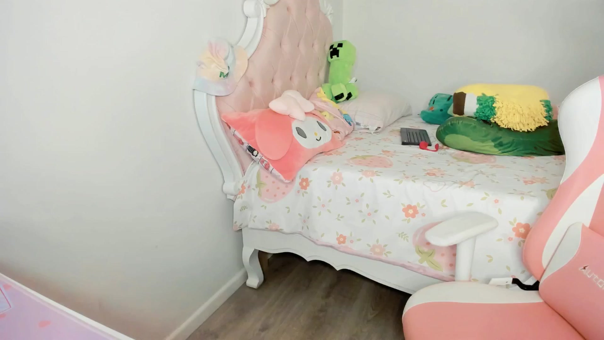 Gallery image thumbnail from Cherrycute666's myfreecams stream on, 10/10/2025, 07:20 image 16 of 20