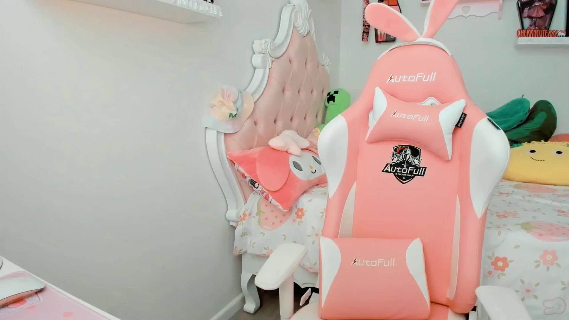 Gallery image thumbnail from Cherrycute666's myfreecams stream on, 10/11/2025, 24:08 image 7 of 20