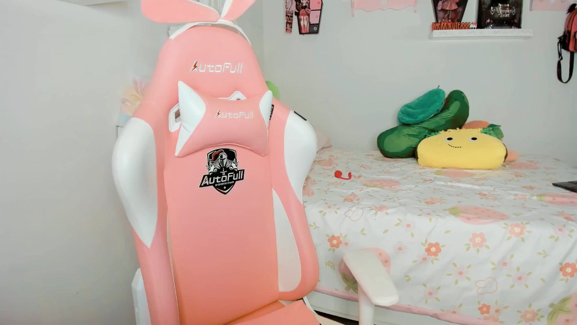 Gallery image thumbnail from Cherrycute666's myfreecams stream on, 10/11/2025, 24:49 image 4 of 20