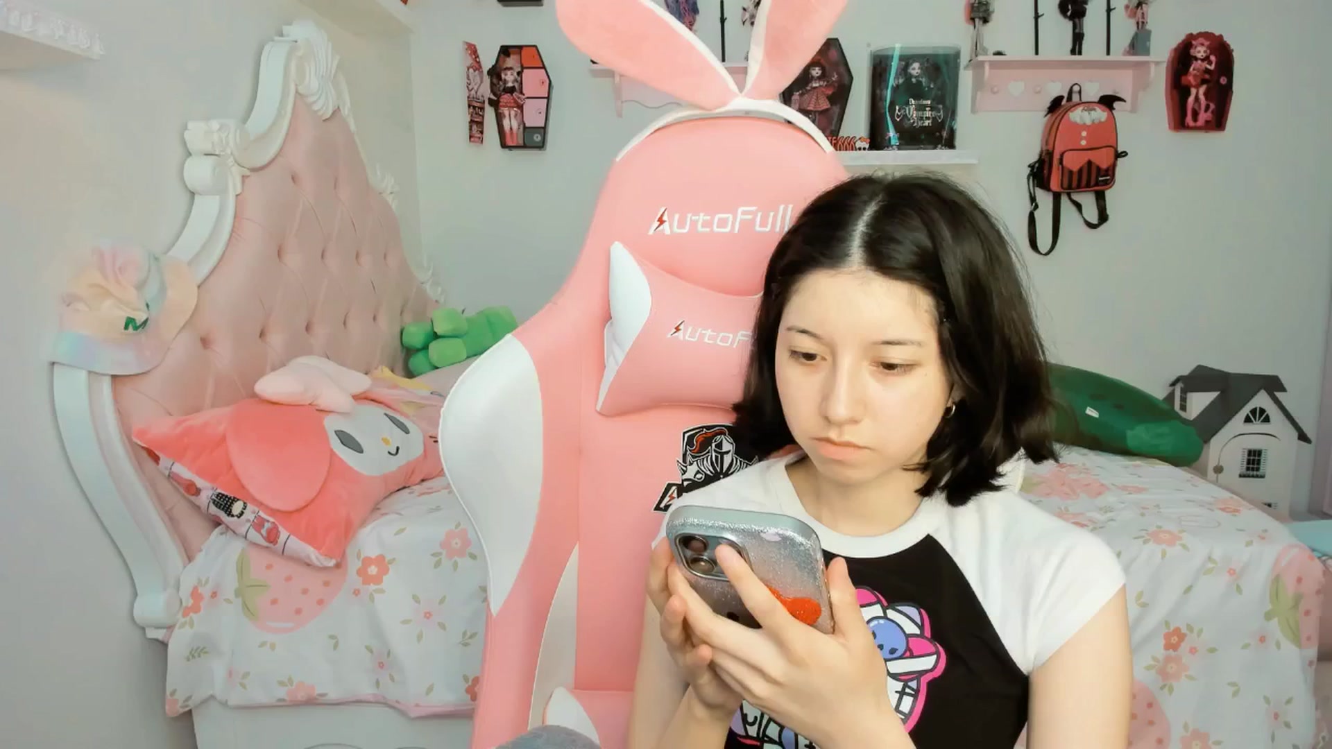 Gallery image thumbnail from Cherrycute666's myfreecams stream on, 10/11/2025, 22:38 image 6 of 20