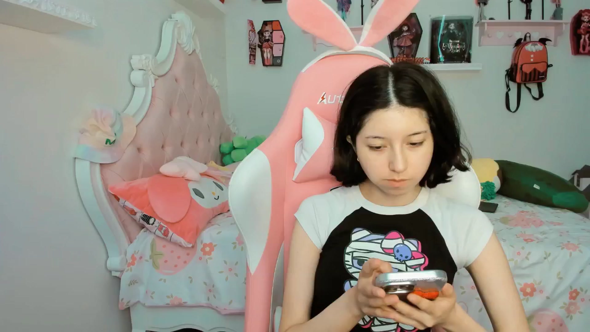 Gallery image thumbnail from Cherrycute666's myfreecams stream on, 10/11/2025, 22:38 image 1 of 20