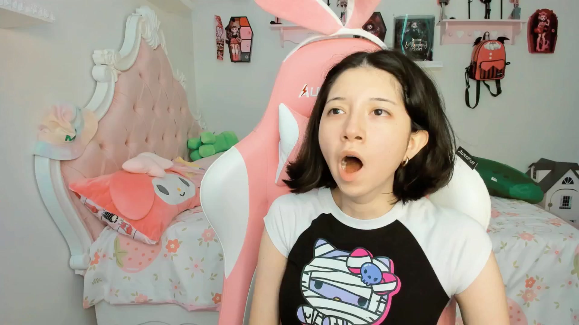 Gallery image thumbnail from Cherrycute666's myfreecams stream on, 10/11/2025, 22:38 image 13 of 20