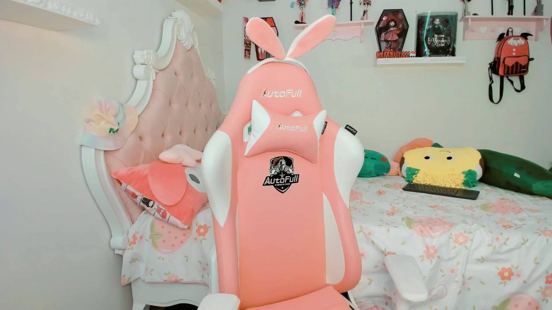 Gallery image thumbnail from Cherrycute666's myfreecams stream on, 10/11/2025, 22:38 image 12 of 20
