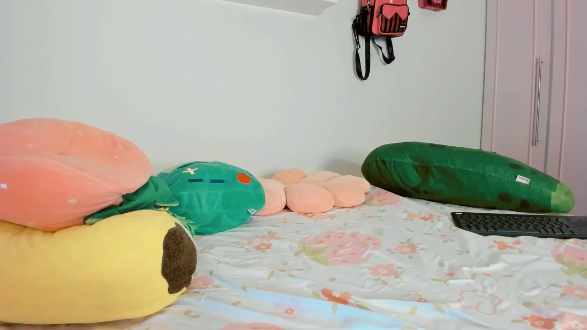 Gallery image thumbnail from Cherrycute666's myfreecams stream on, 10/12/2025, 01:32 image 10 of 20