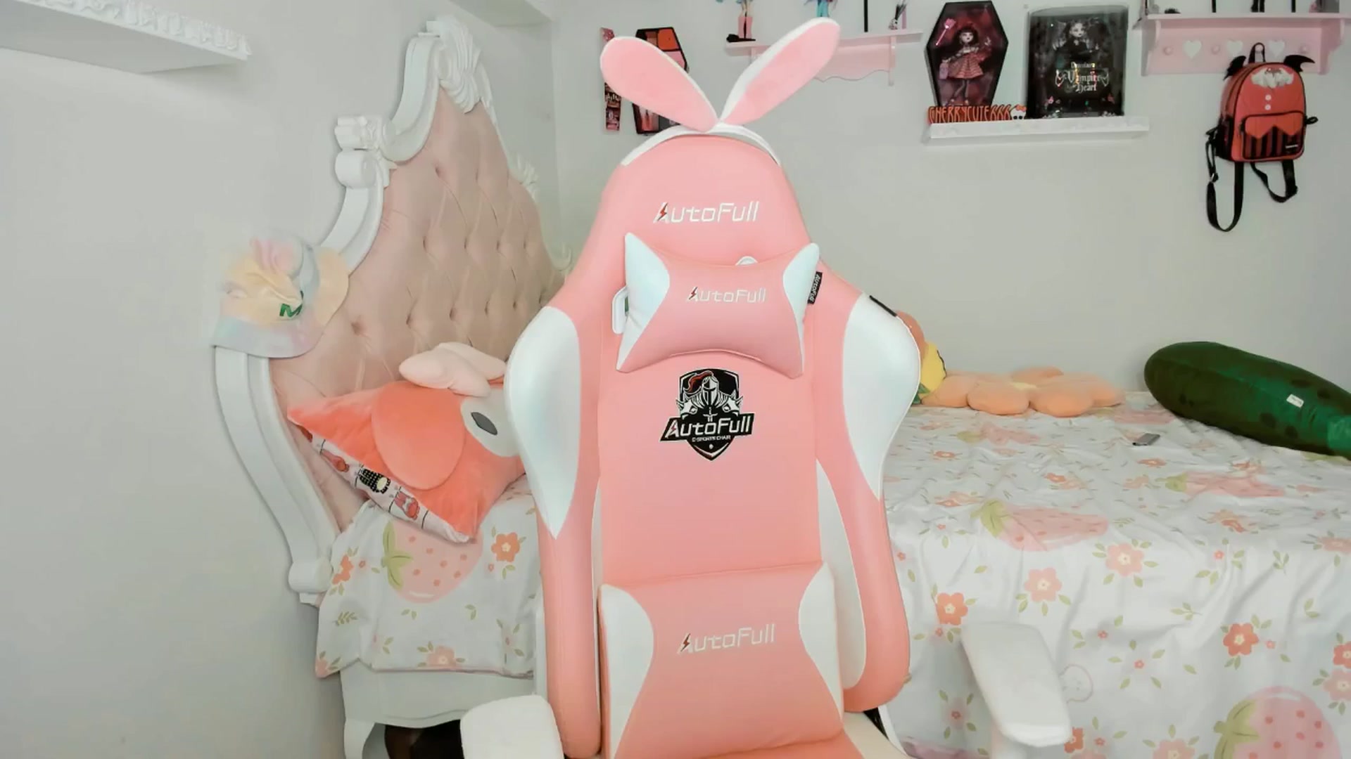 Gallery image thumbnail from Cherrycute666's myfreecams stream on, 10/12/2025, 07:52 image 7 of 20
