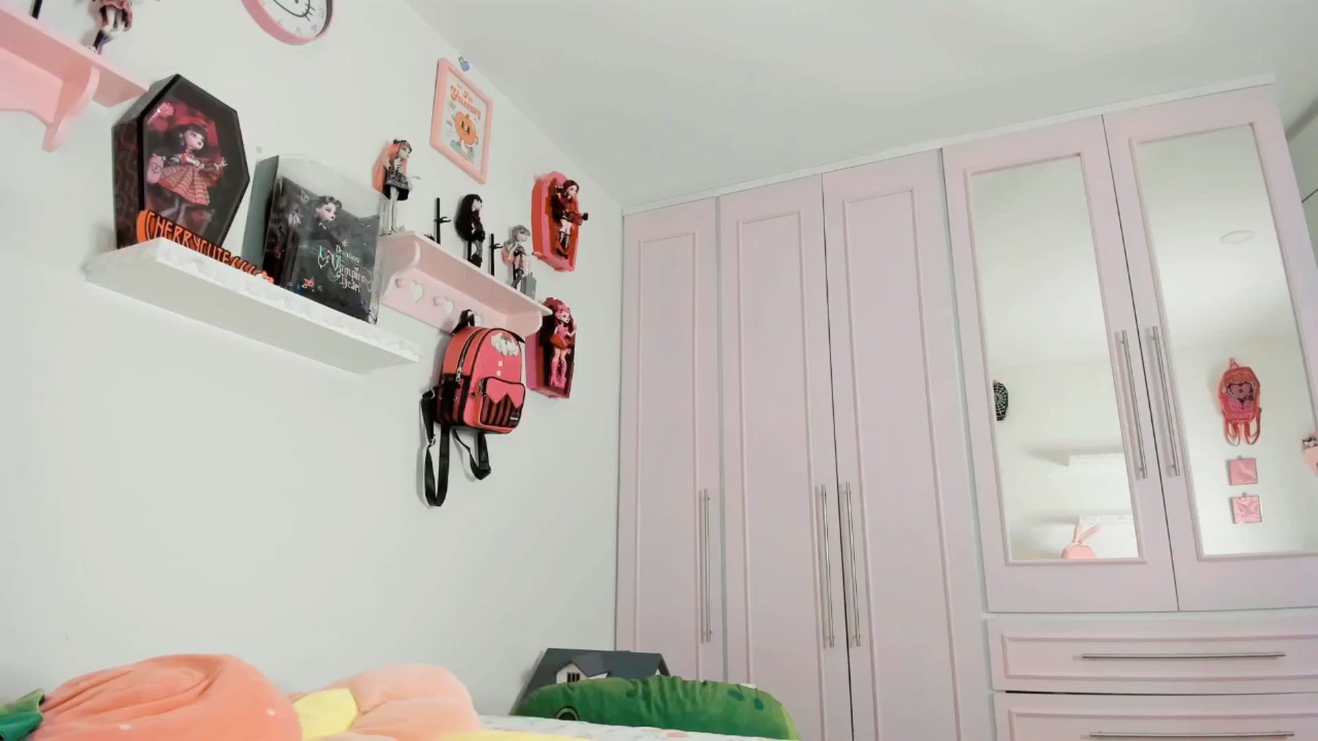 Gallery image thumbnail from Cherrycute666's myfreecams stream on, 10/13/2025, 05:21 image 16 of 20