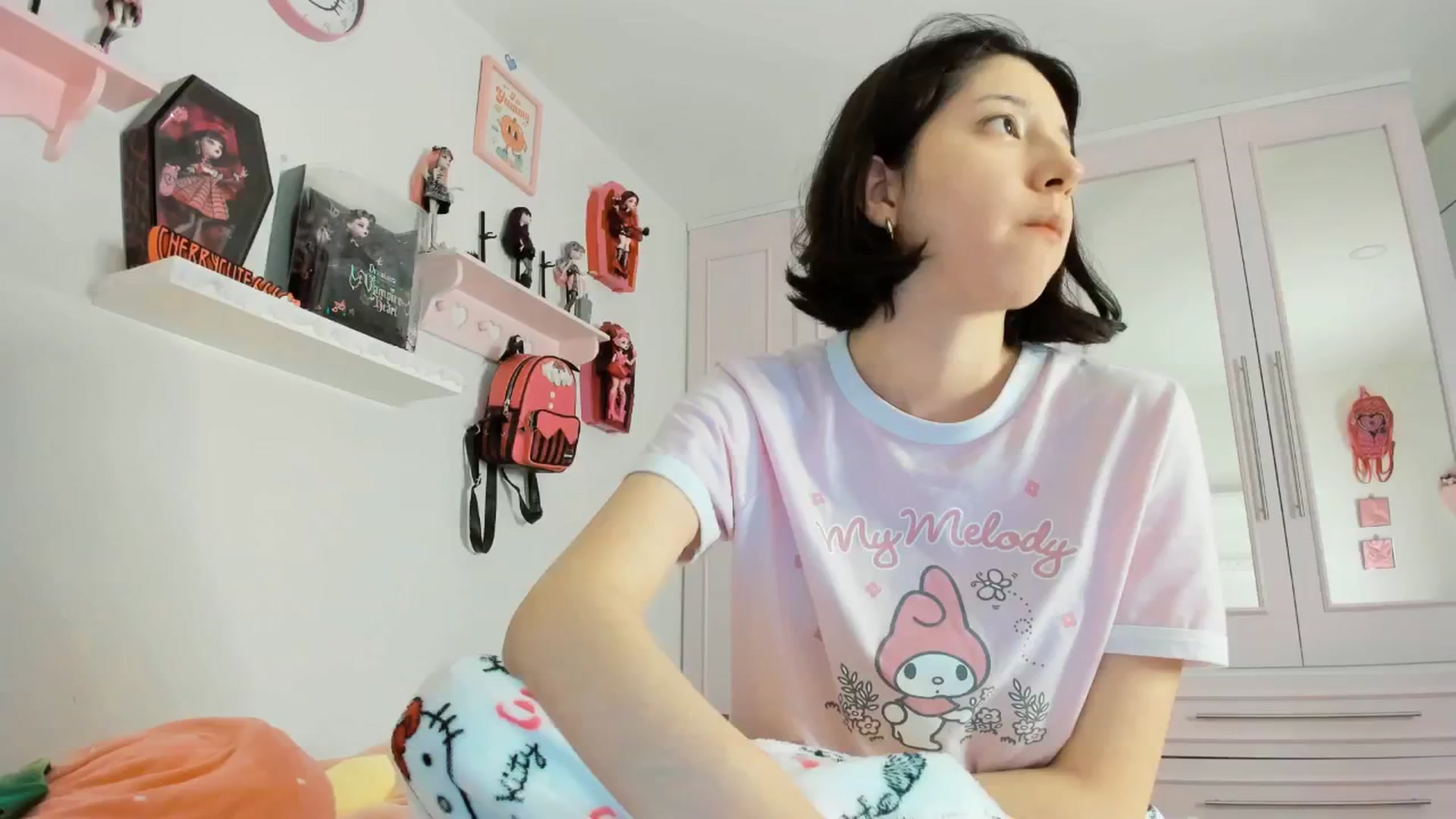 Gallery image thumbnail from Cherrycute666's myfreecams stream on, 10/13/2025, 05:21 image 15 of 20