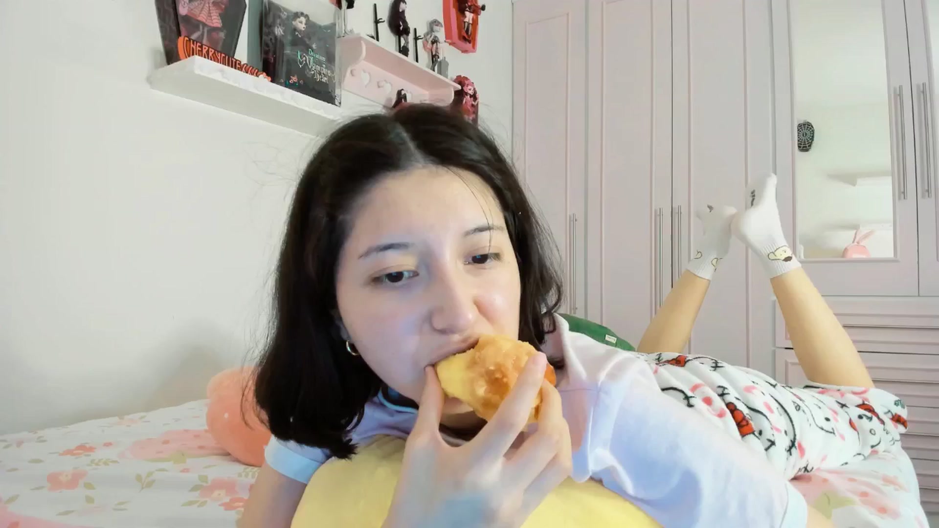 Gallery image thumbnail from Cherrycute666's myfreecams stream on, 10/13/2025, 05:21 image 1 of 20