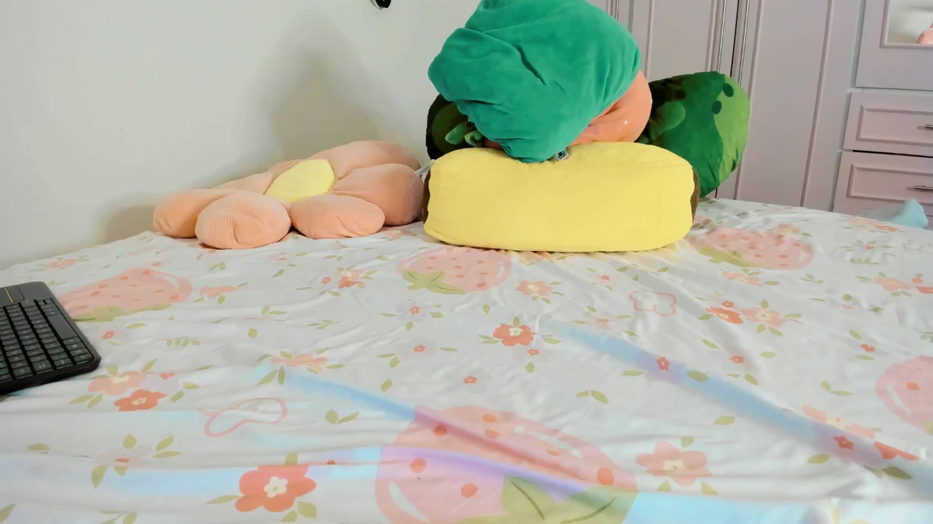 Gallery image thumbnail from Cherrycute666's myfreecams stream on, 10/13/2025, 05:21 image 8 of 20
