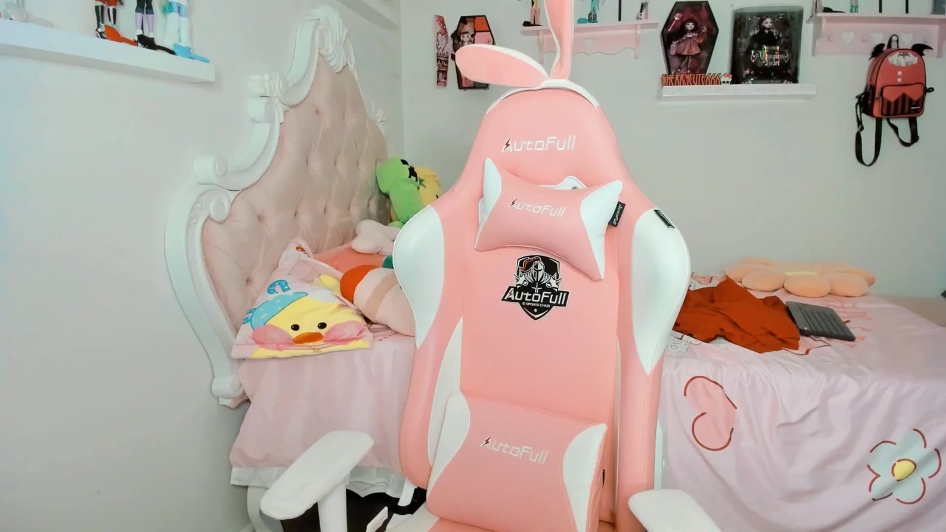 Gallery image thumbnail from Cherrycute666's myfreecams stream on, 10/14/2025, 07:42 image 10 of 20