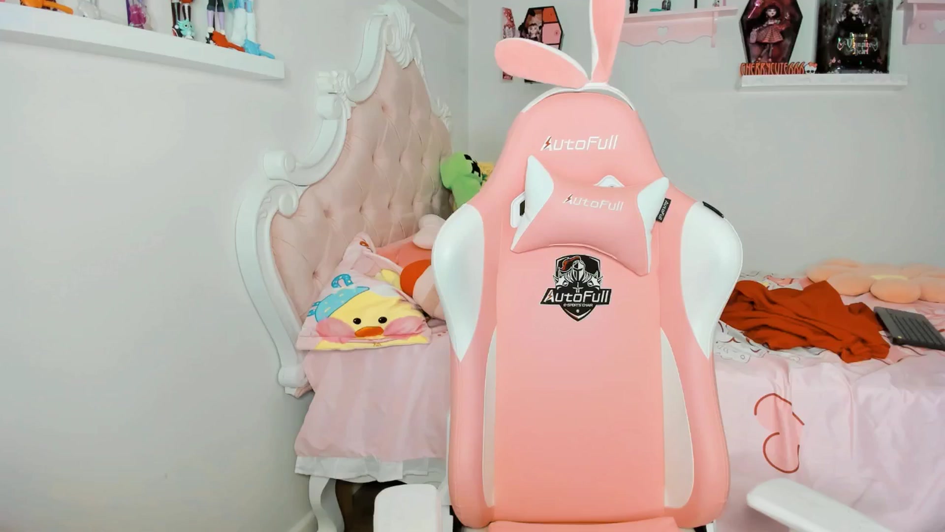Gallery image thumbnail from Cherrycute666's myfreecams stream on, 10/14/2025, 07:42 image 3 of 20
