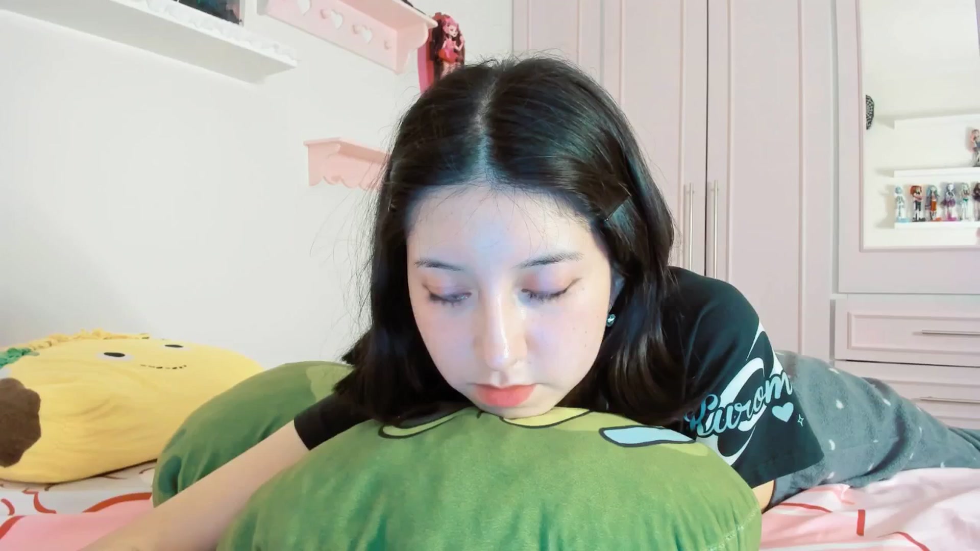 Gallery image thumbnail from Cherrycute666's myfreecams stream on, 10/18/2025, 08:57 image 4 of 20