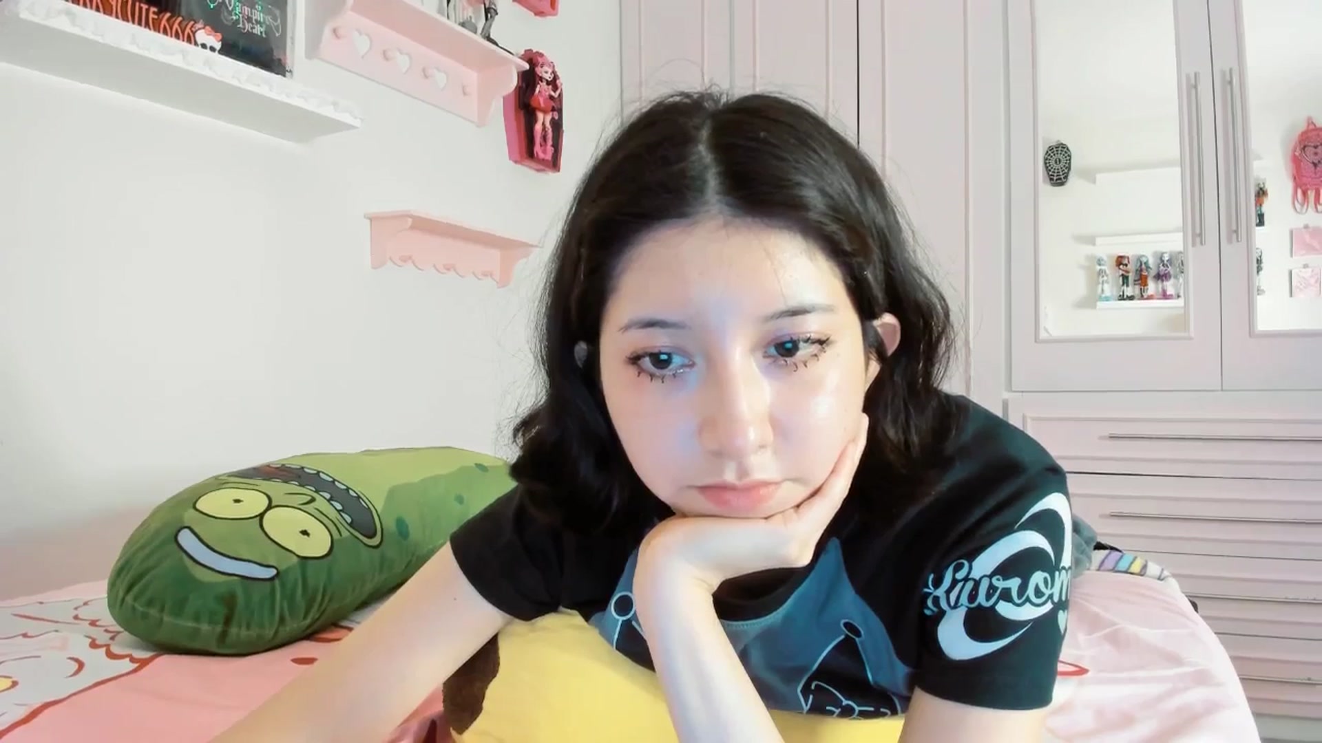Gallery image thumbnail from Cherrycute666's myfreecams stream on, 10/18/2025, 08:57 image 17 of 20